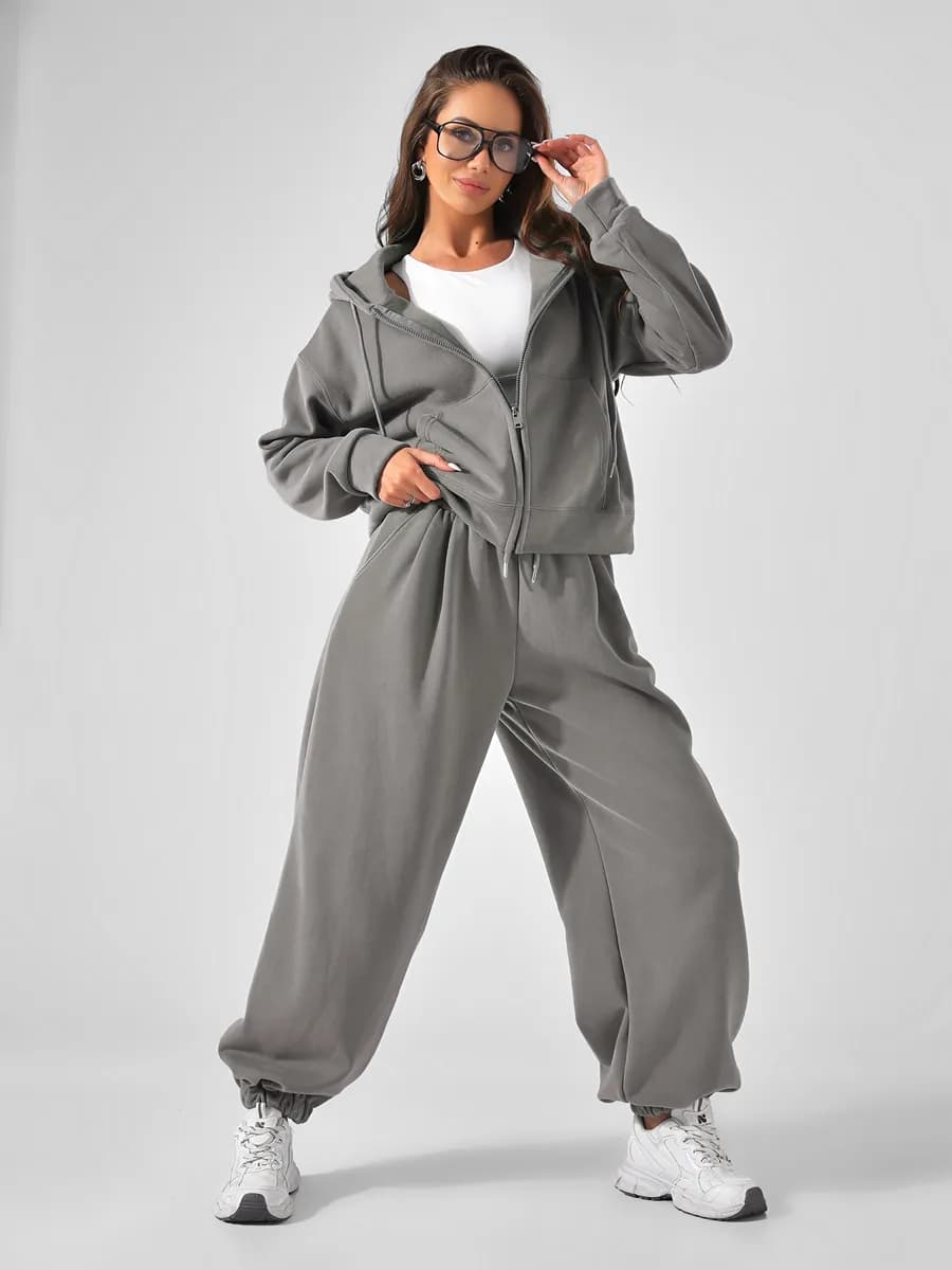 Спортивный костюм на молнии с начесом
