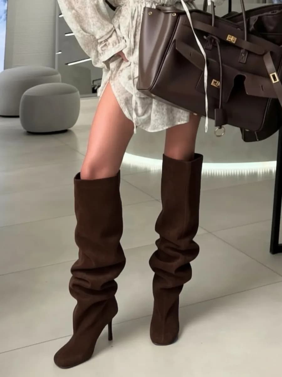 Сапоги трубы на шпильке с широким голенищем демисезонные