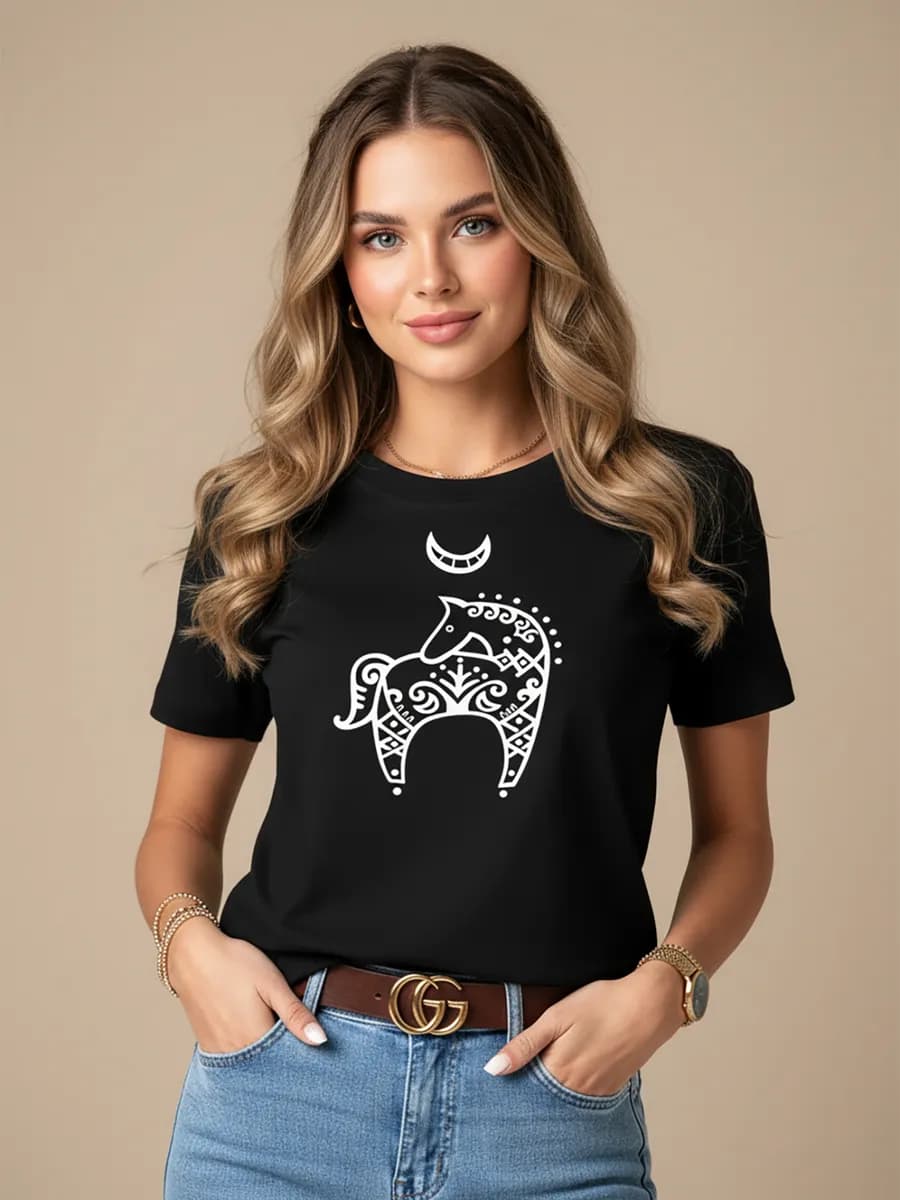 Новогодняя футболка 2026 со светящимся принтом Лошади