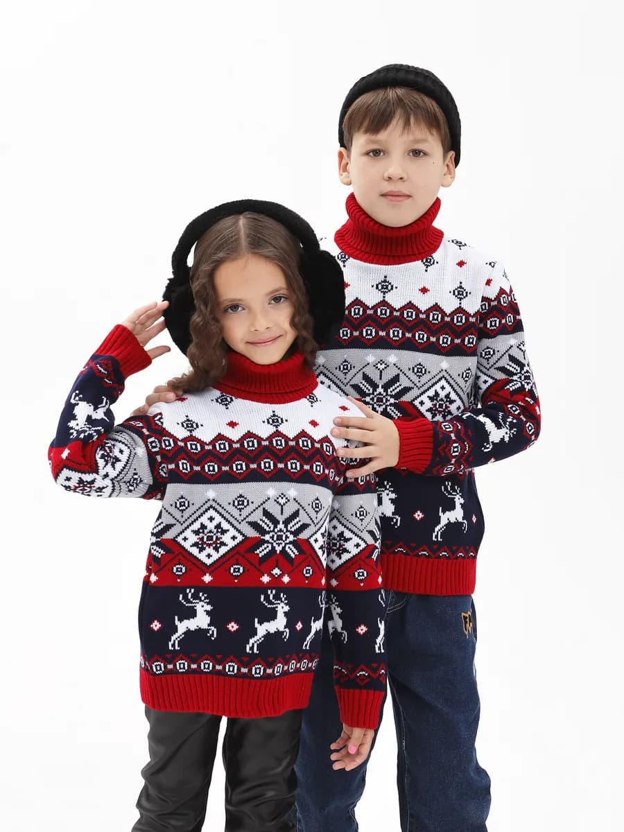 Свитер с горлом теплый новогодний с оленями