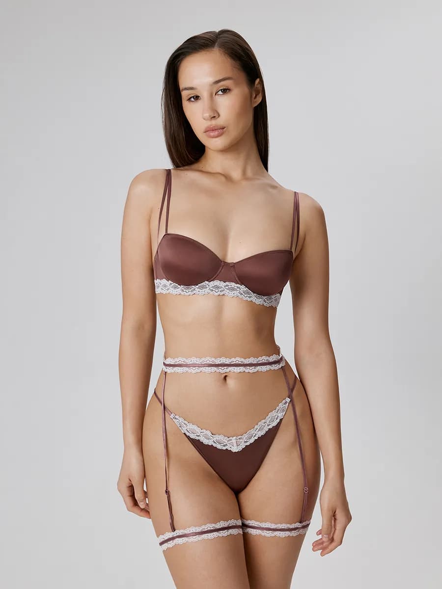 Трусы стринги в наборе с поясом для чулок