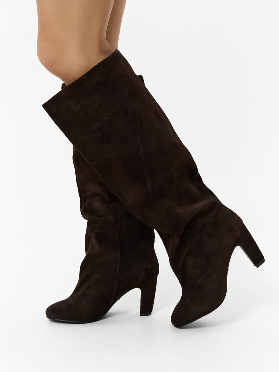 Сапоги трубы демисезонные на каблуке