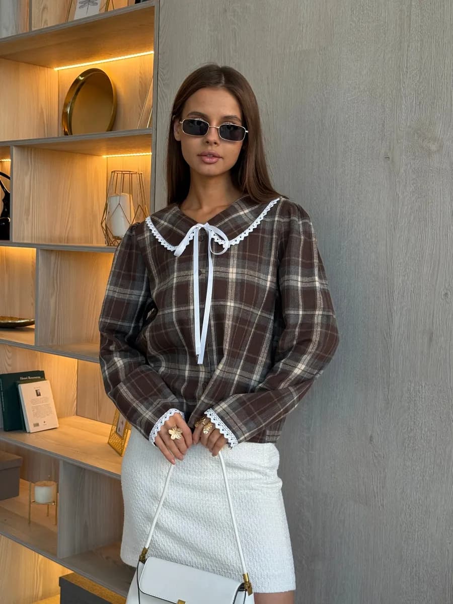 Блузка фланелевая с кружевным воротничком