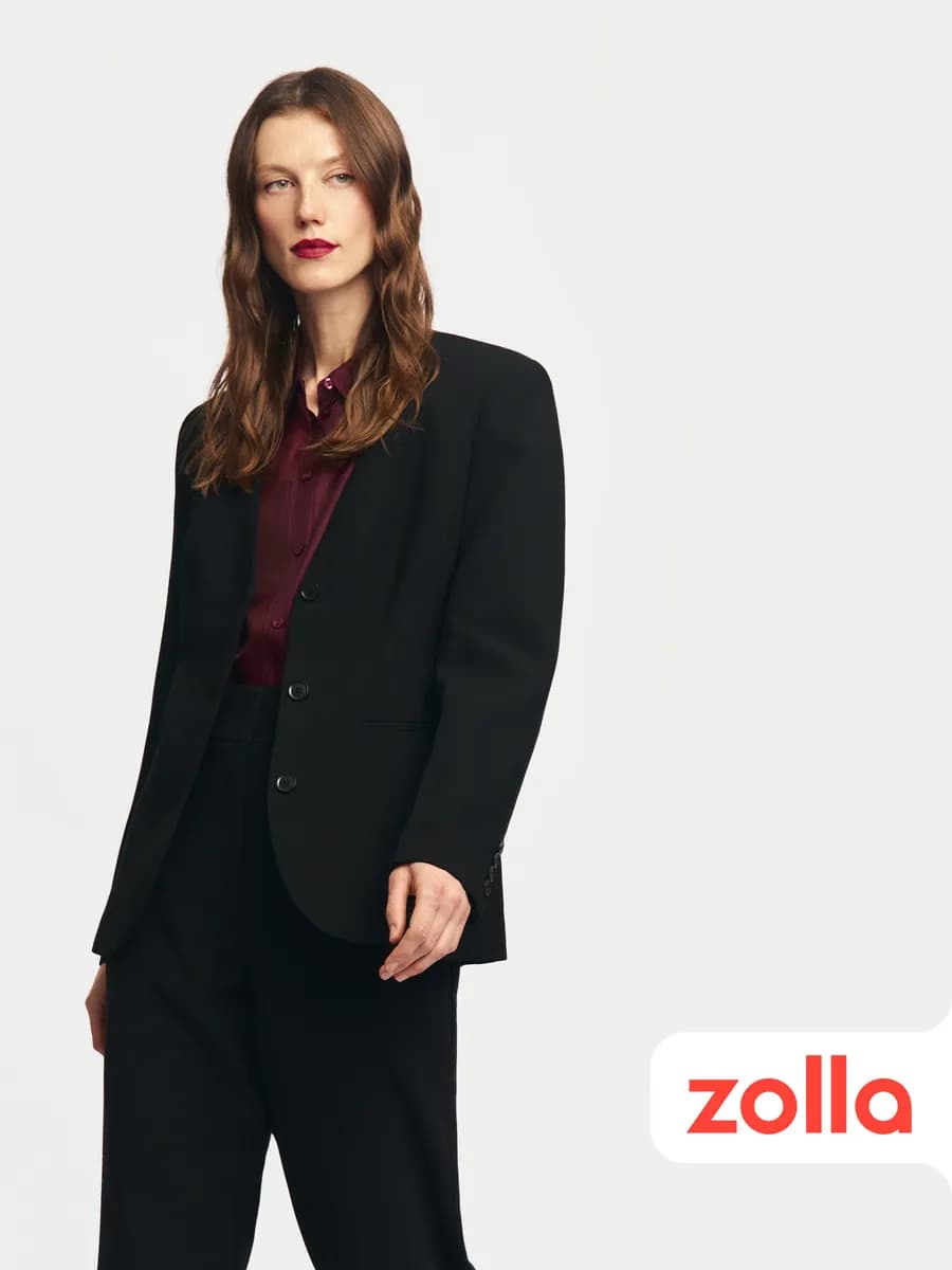 Женский прилегающий жакет на пуговицах - фото 1