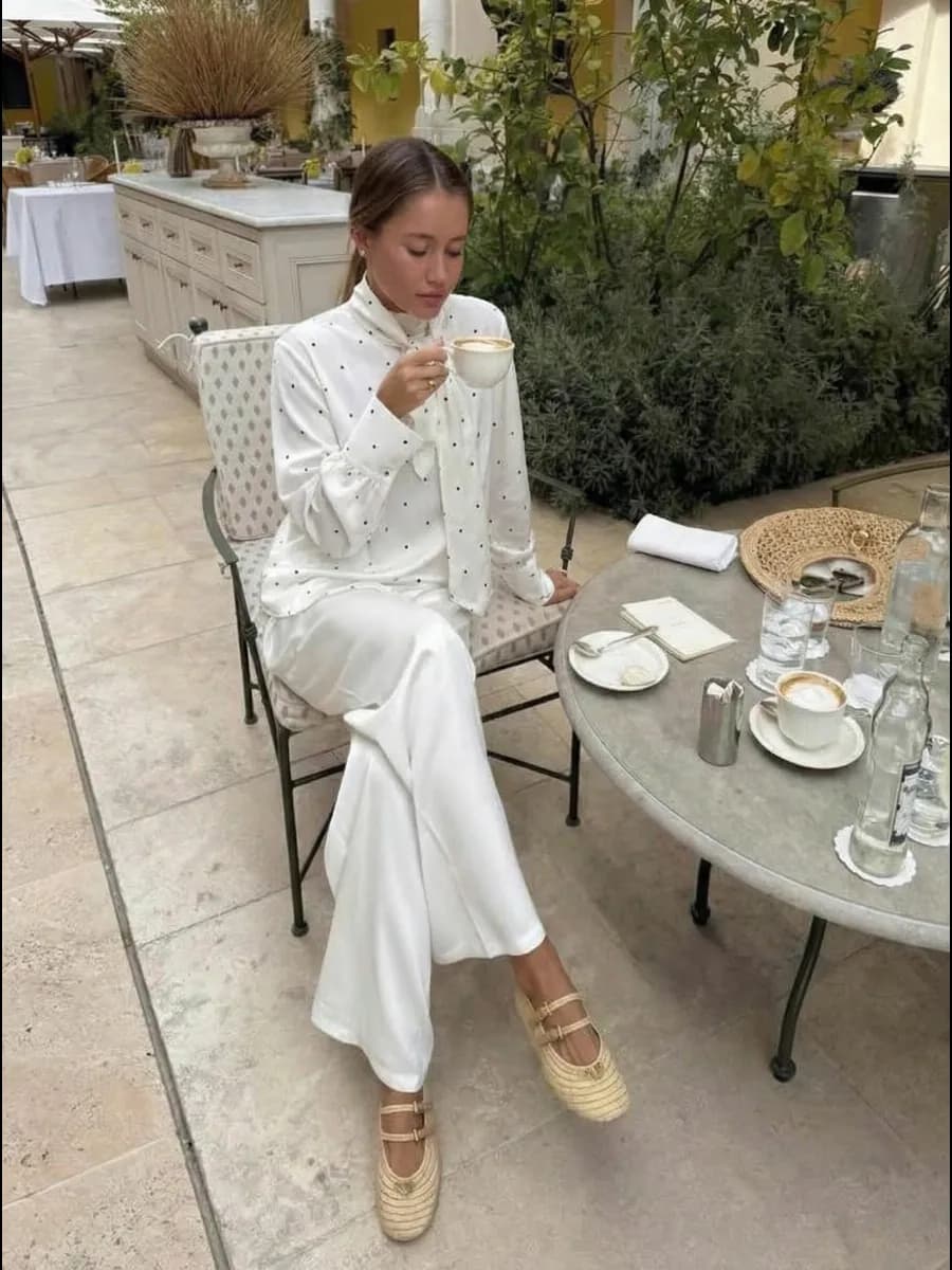 Блузка праздничная с шарфом из атласа в горох