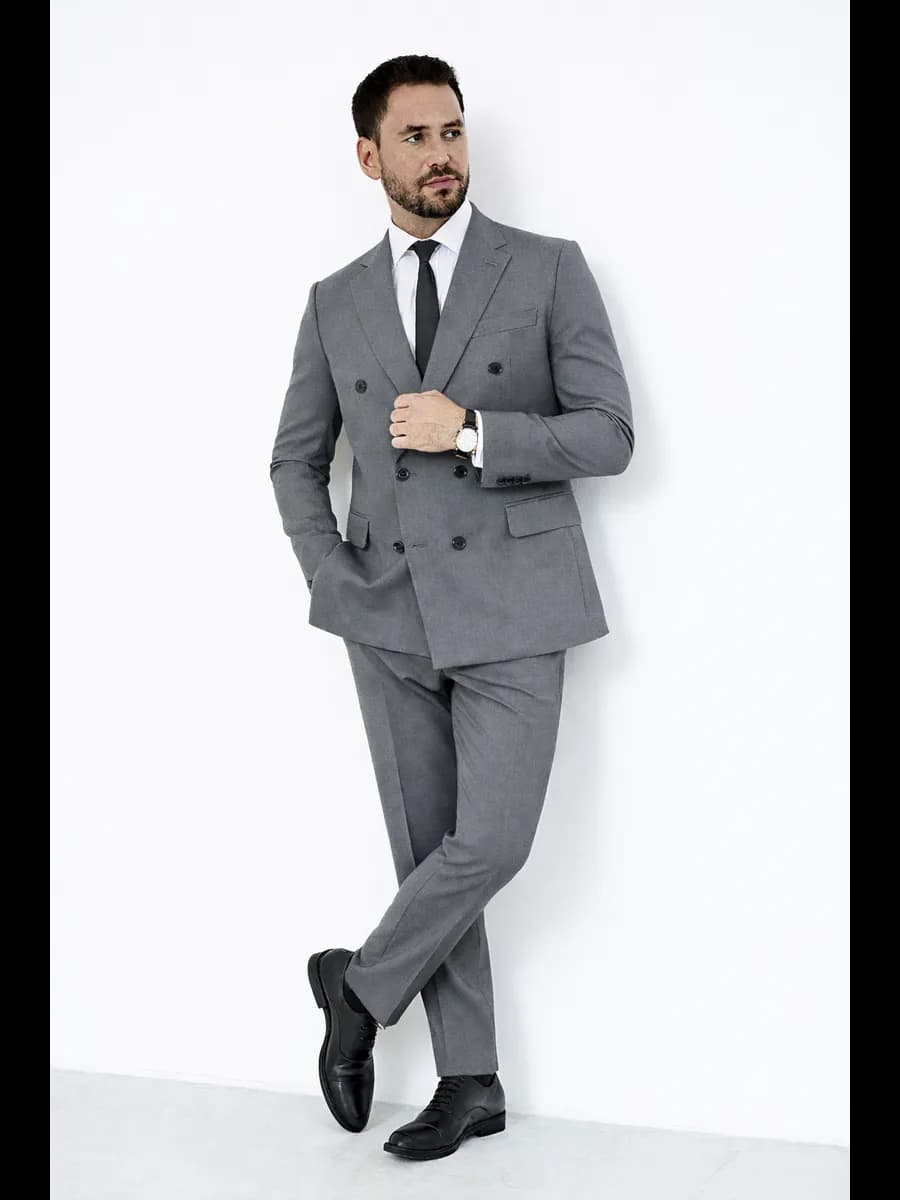 Костюм классический двубортный деловой