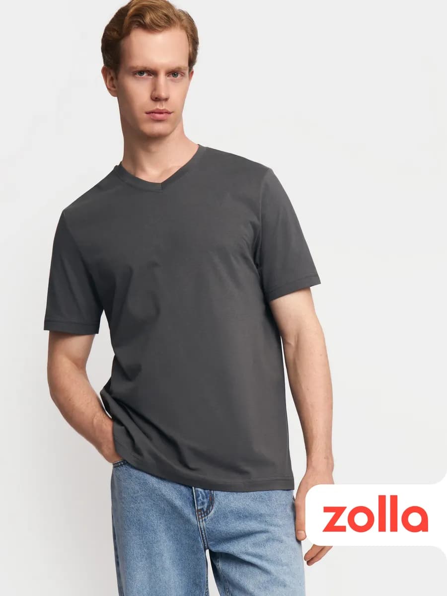 Мужская футболка из хлопка с вырезом