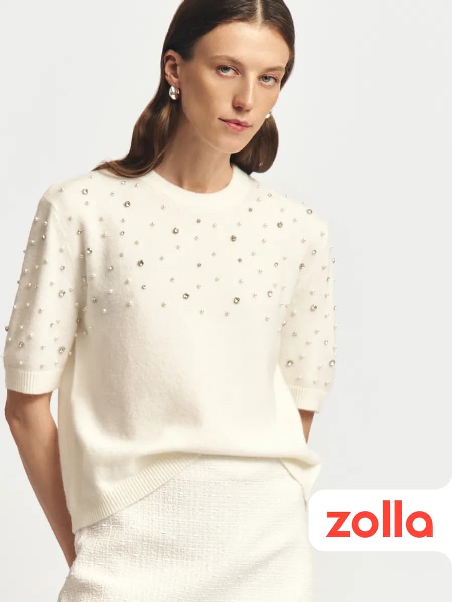 Вязаный женский джемпер с декором