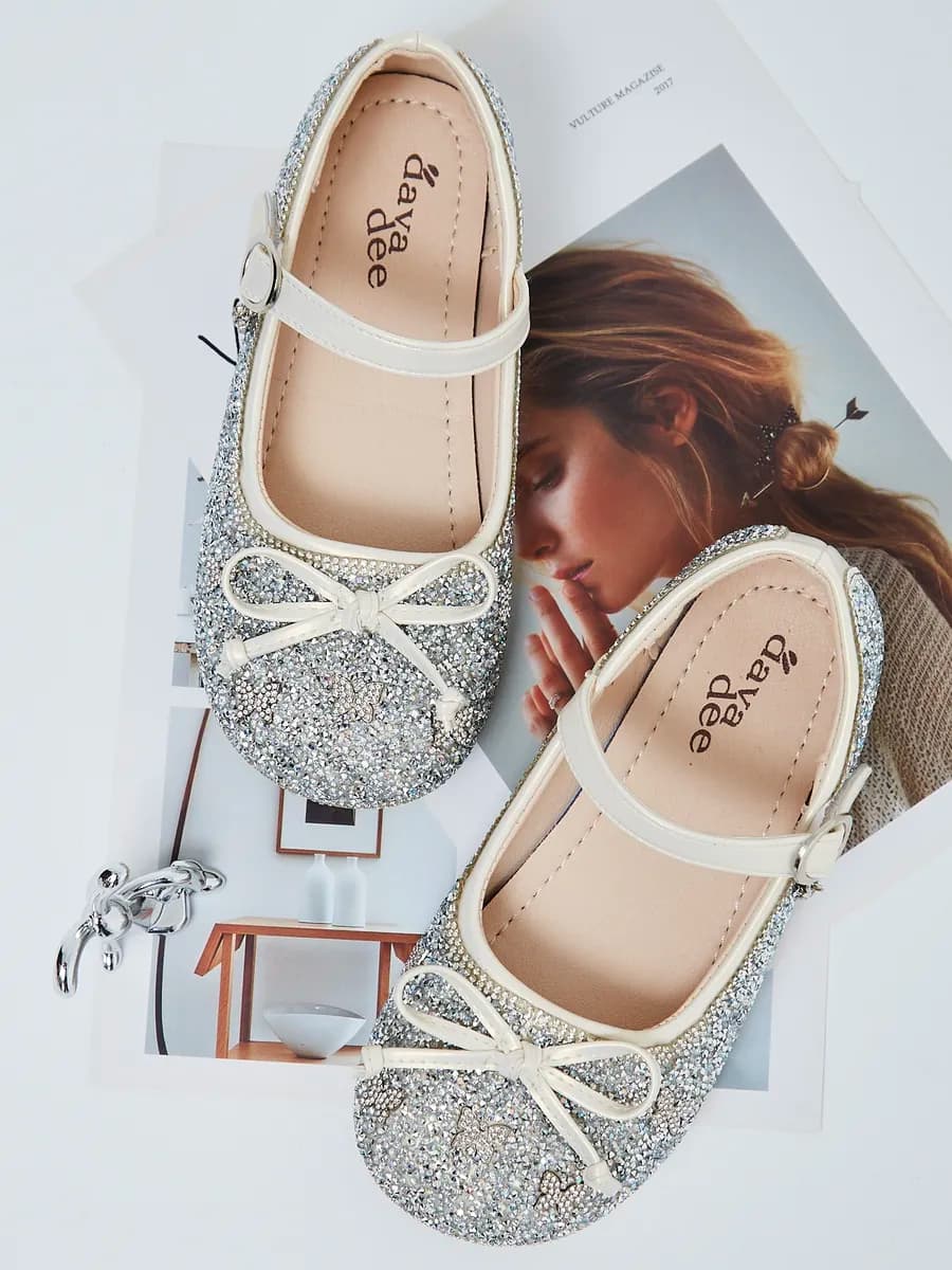 Детские туфли нарядные блестящие со стразами