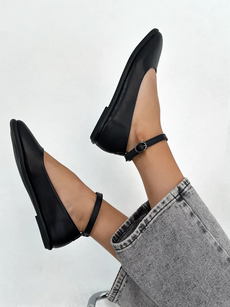 Балетки кожаные с ремешком