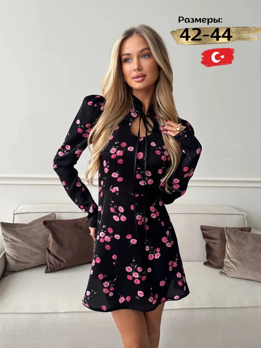 Платье короткое с длинным рукавом