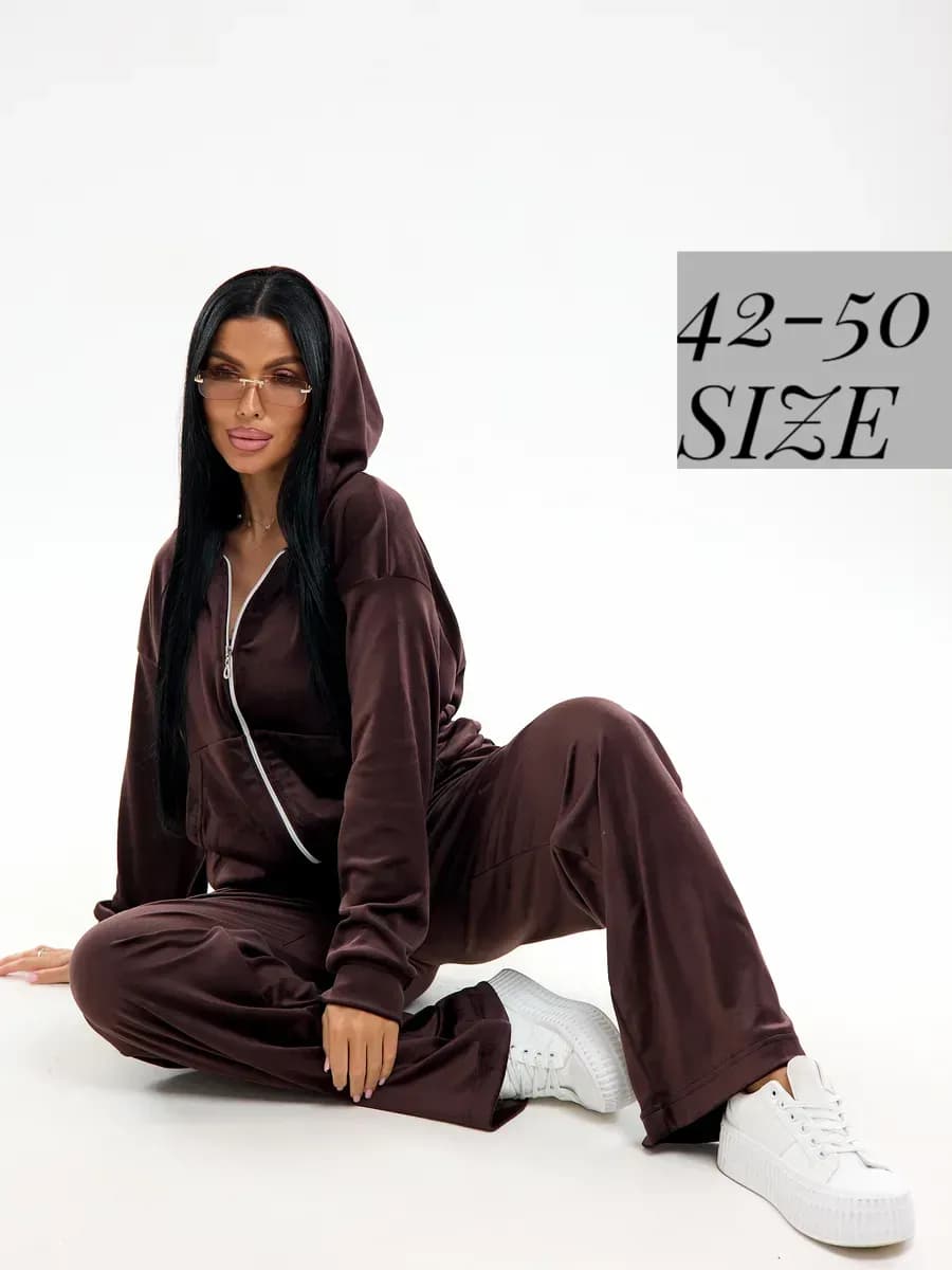 Спортивный костюм на молнии велюровый