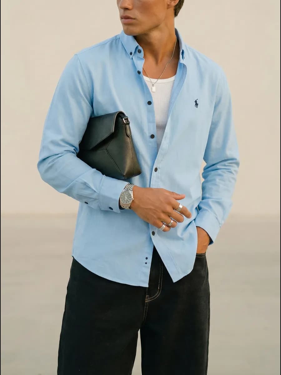 Рубашка голубая с длинным рукавом