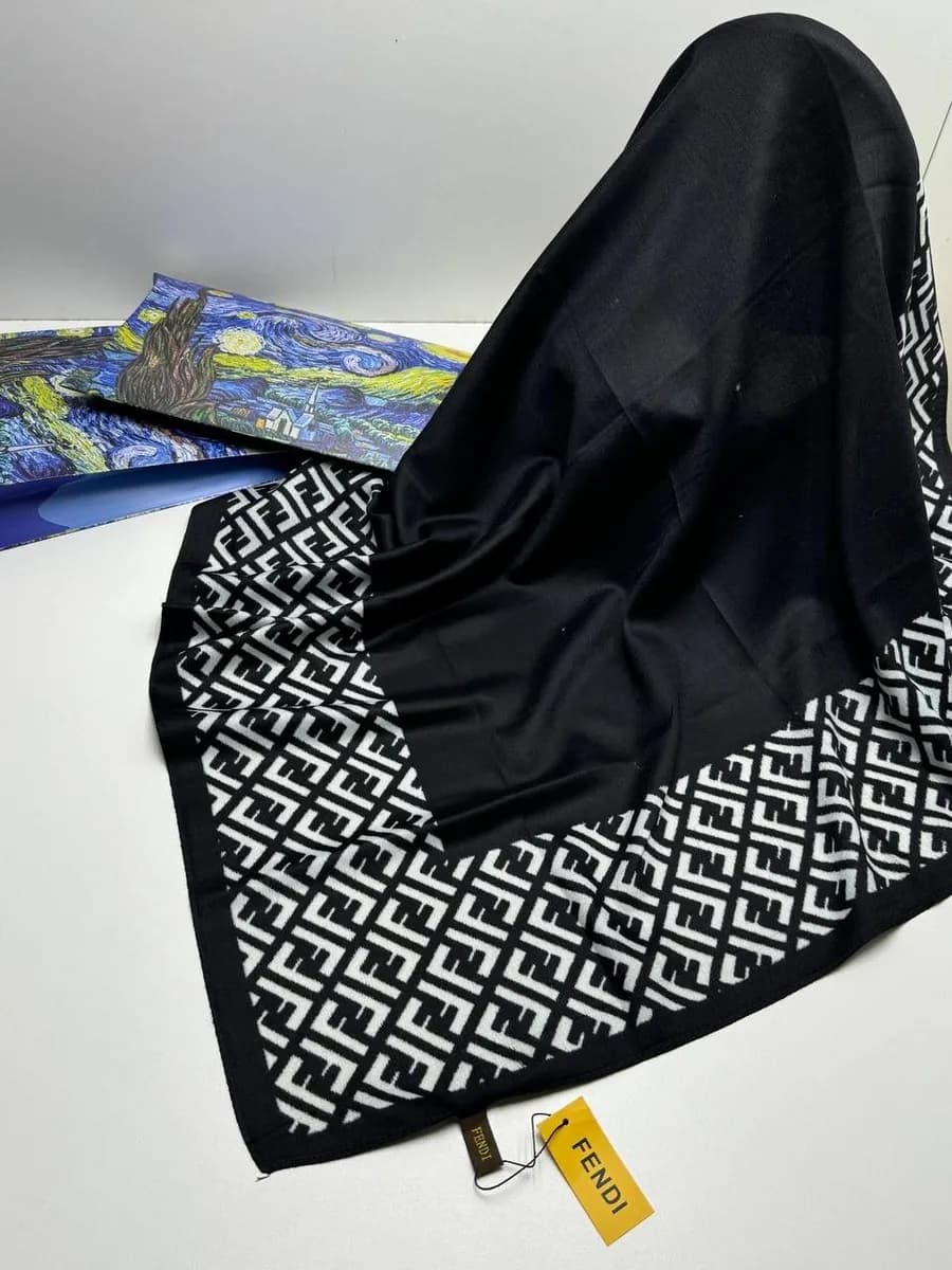 Платок шерстяной на голову и шею