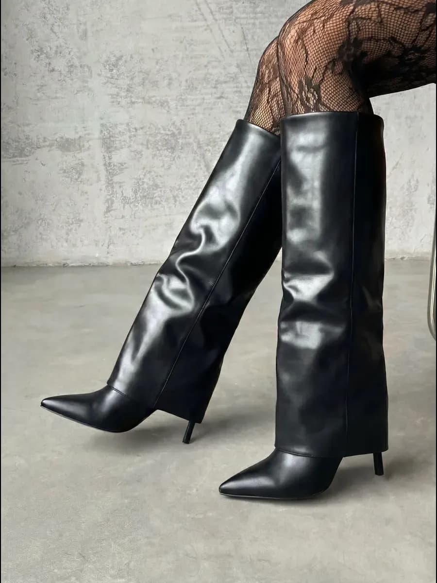 Сапоги трубы на шпильке