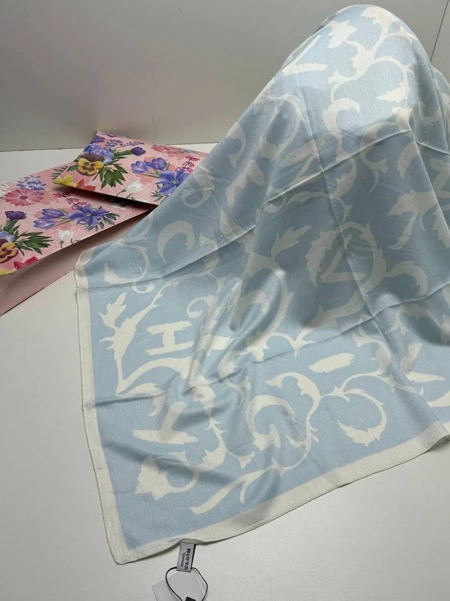 Платок шерстяной на голову и шею