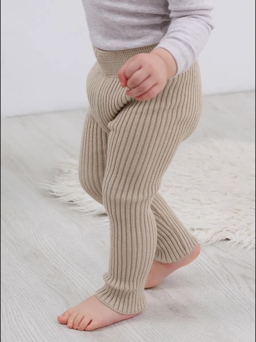 Вязаные штанишки для малыша