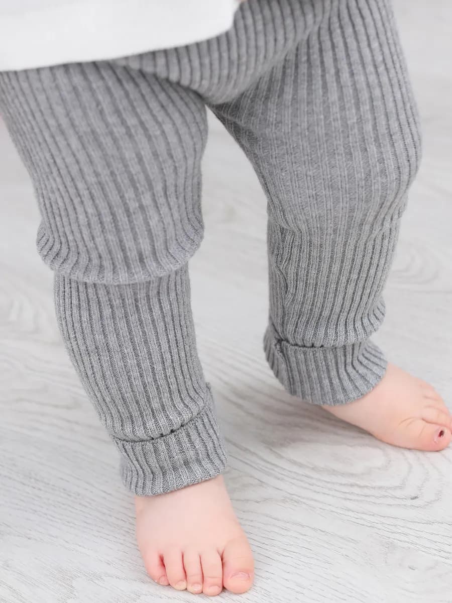 Вязаные штанишки для малыша