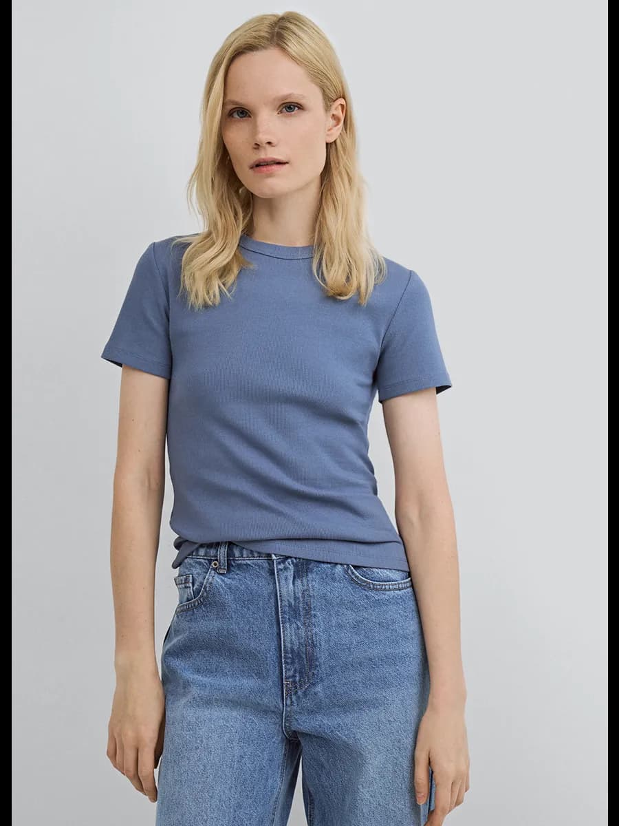 Плотная однотонная футболка в рубчик