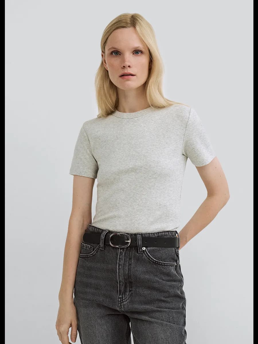 Плотная однотонная футболка в рубчик