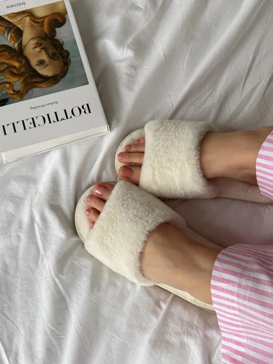 Тапочки домашние пушистые открытые