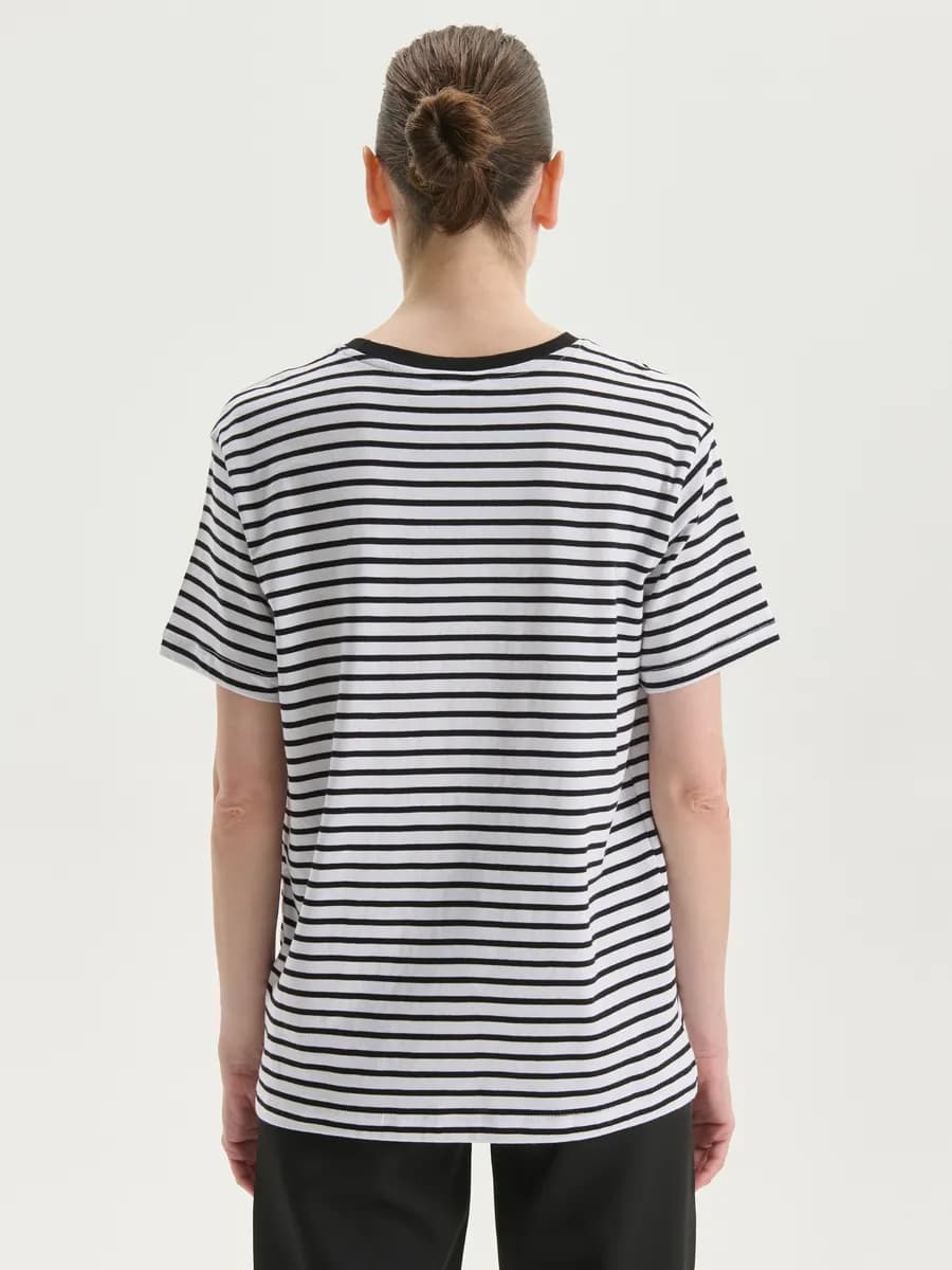 Женская футболка в полоску с круглым вырезом