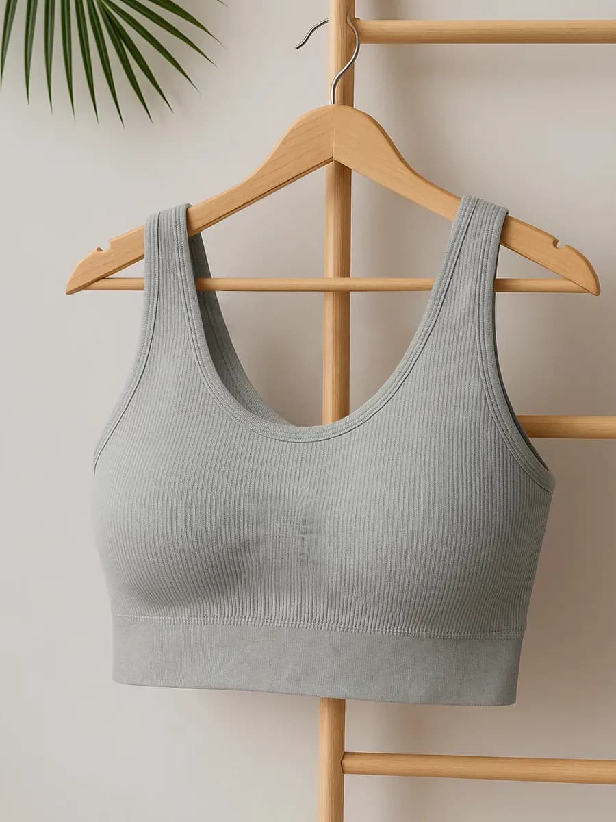 Топ спортивный для фитнеса с чашками на широких бретелях