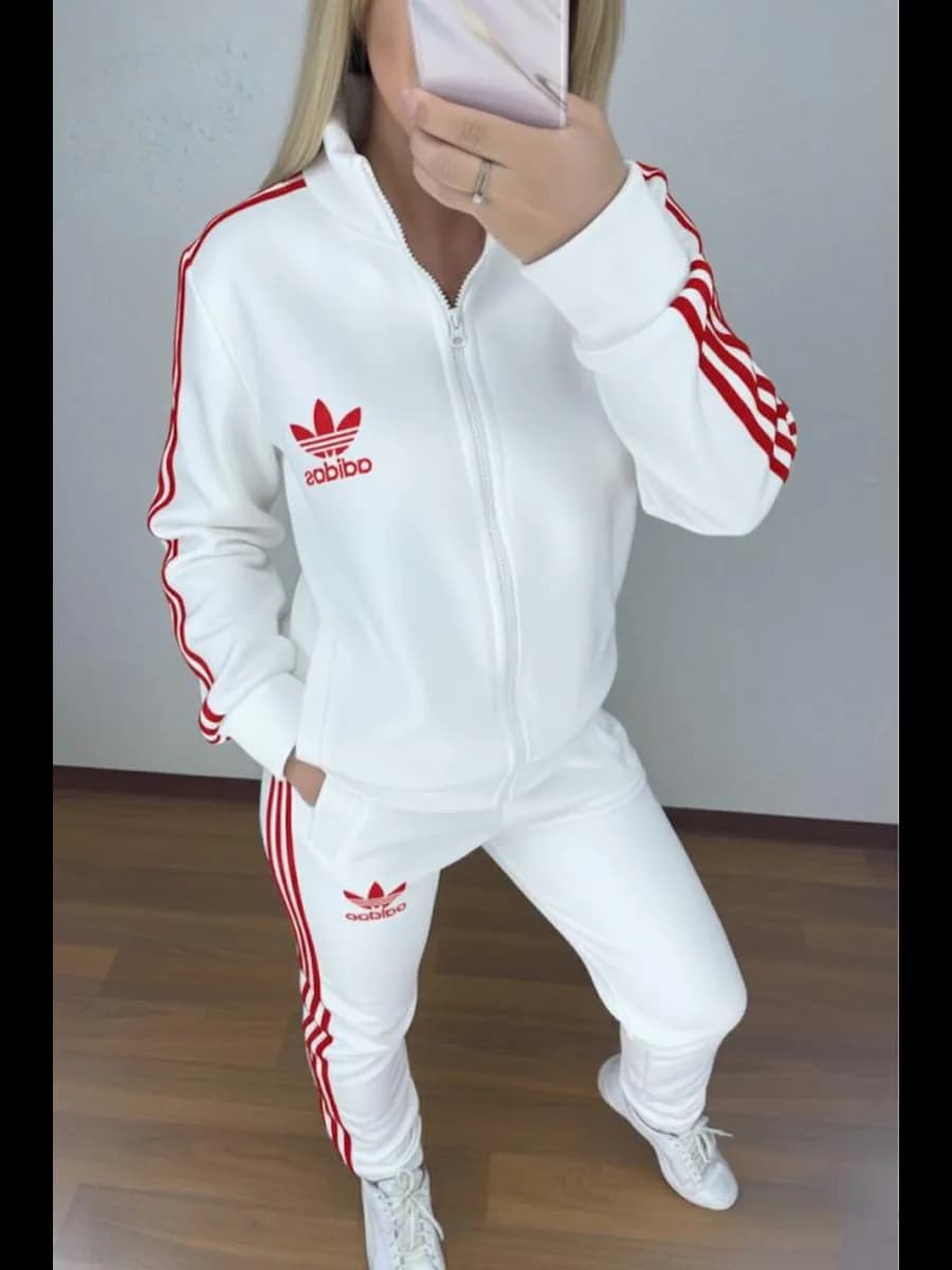 Костюм спортивный