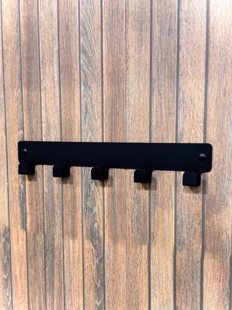 Вешалка настенная для одежды в прихожей