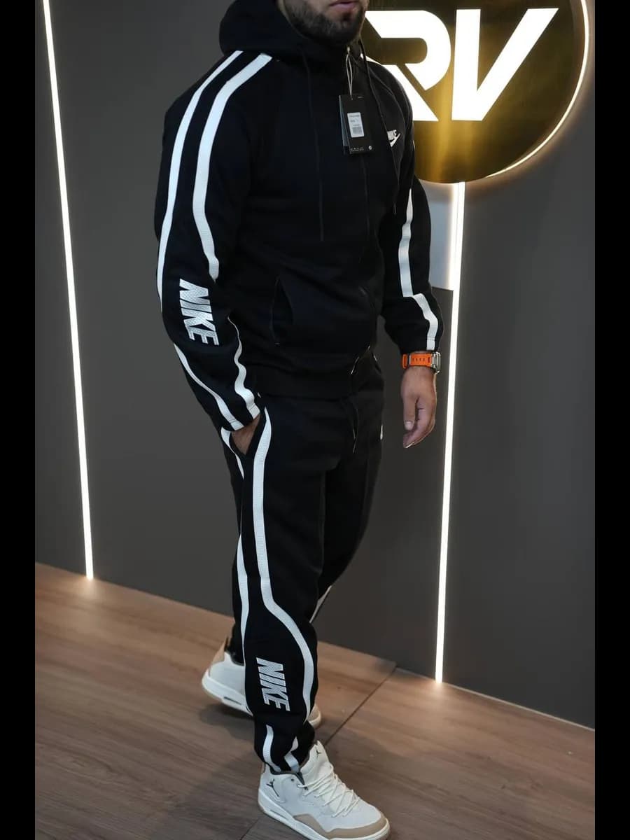 Спортивный костюм демисезонный черный