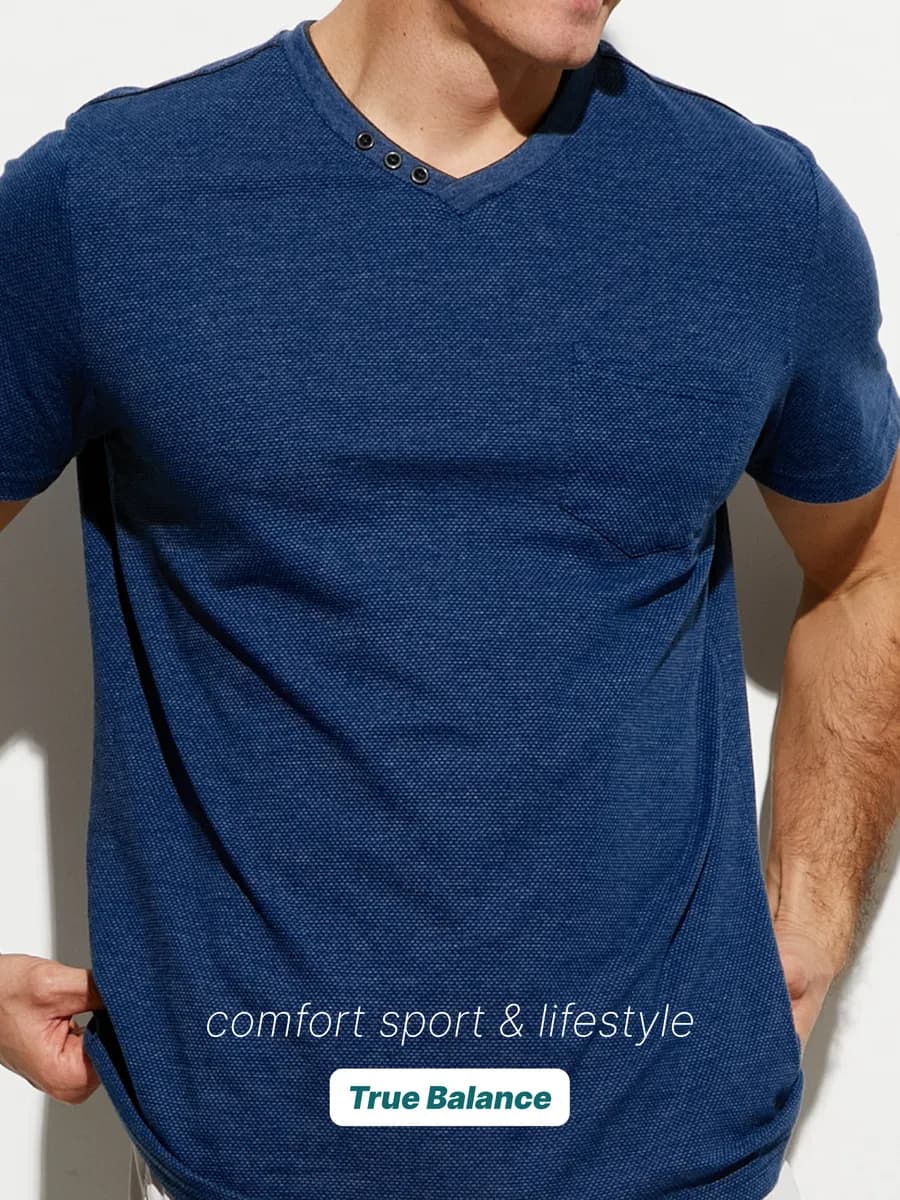 Футболка мужская однотонная с V вырезом