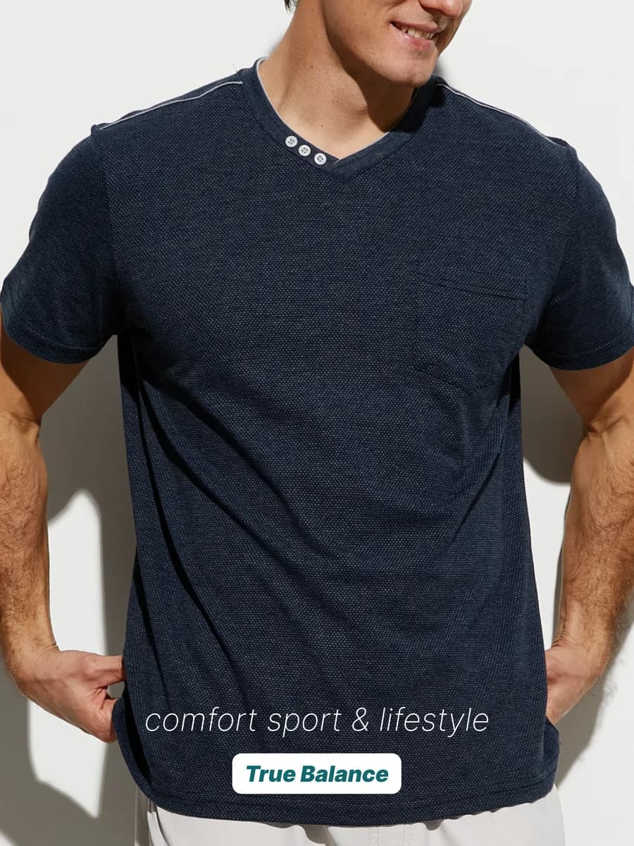 Футболка мужская однотонная с V вырезом