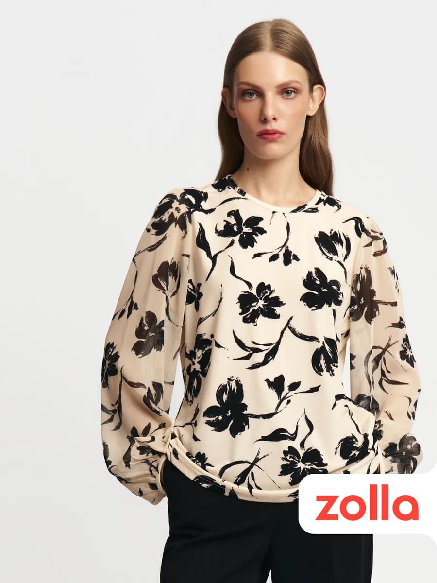 Женская блузка с акцентом на рукавах