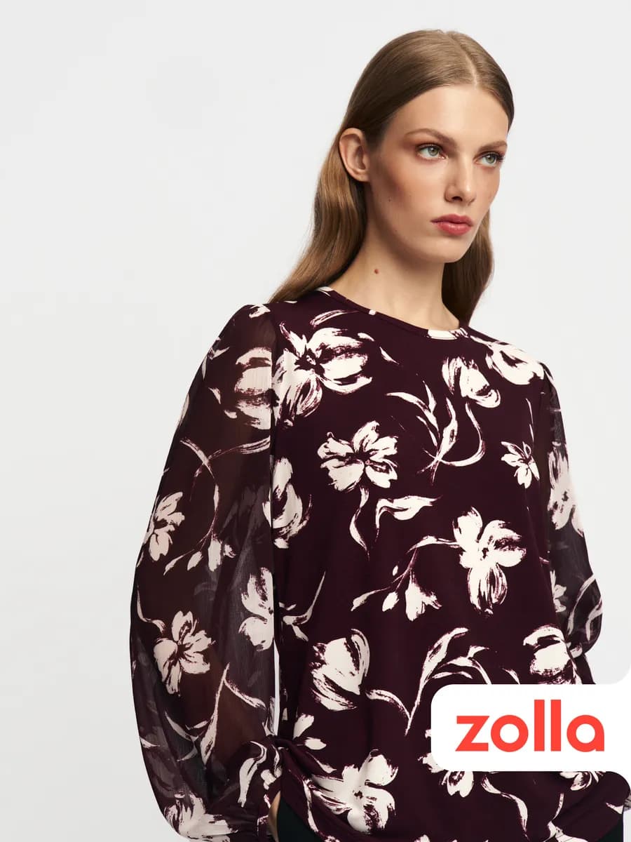 Женская блузка с акцентом на рукавах