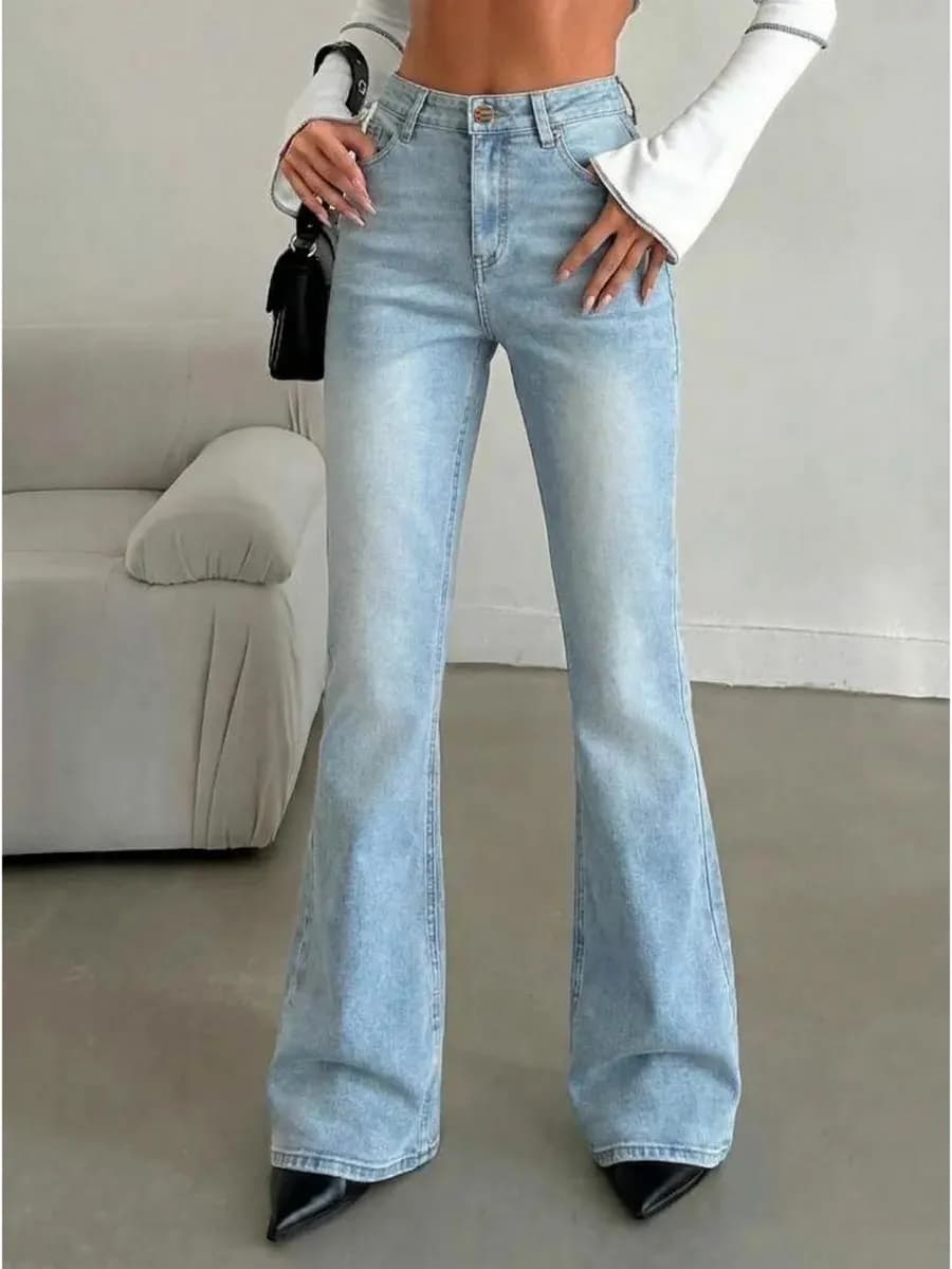 Джинсы клеш от колена