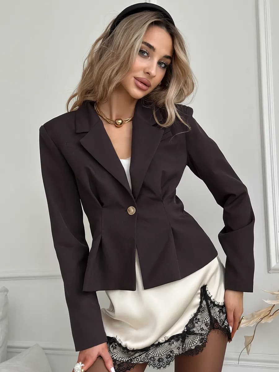 Пиджак женский приталенный укороченный