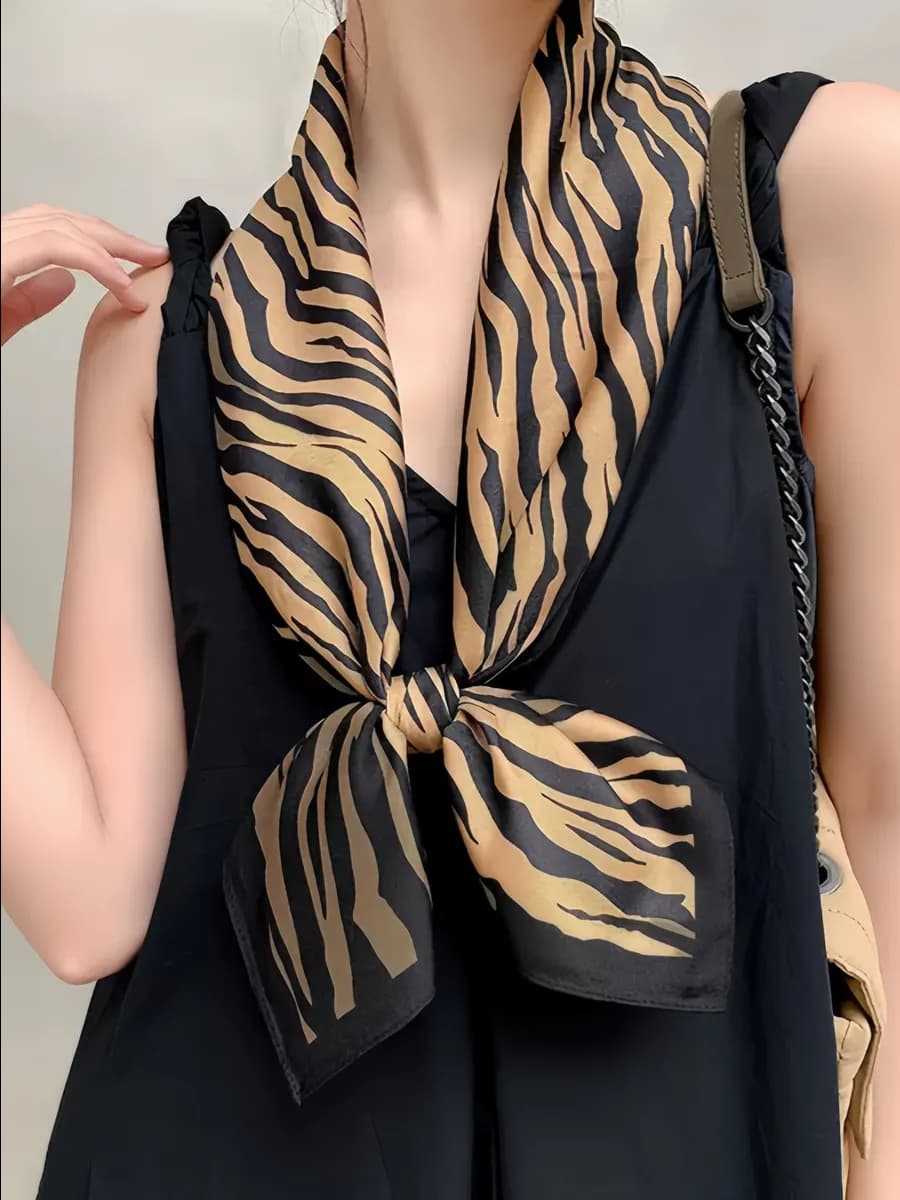 Платок шелковый косынка на голову и шею