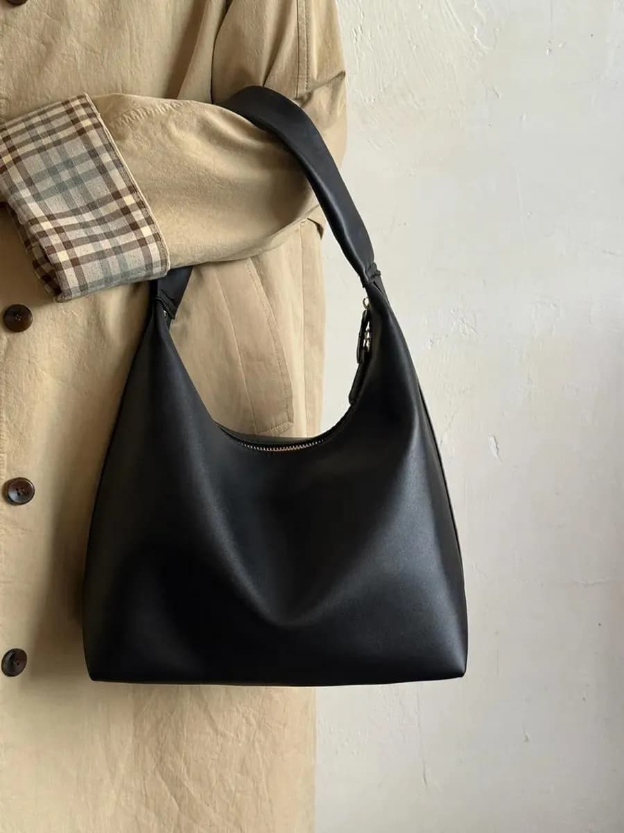 Легкая сумка хобо на плечо средняя