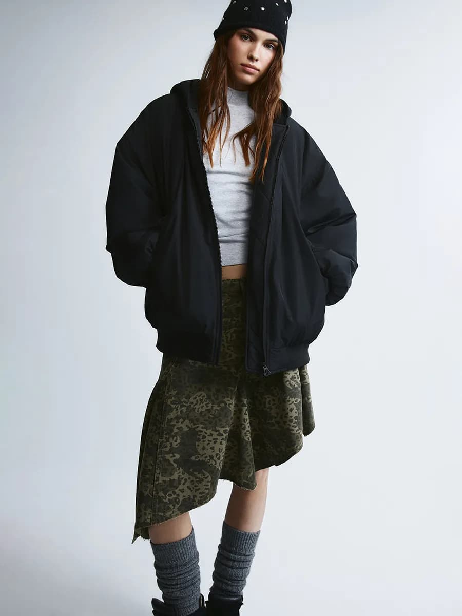 Куртка-бомбер утепленная с трикотажным капюшоном