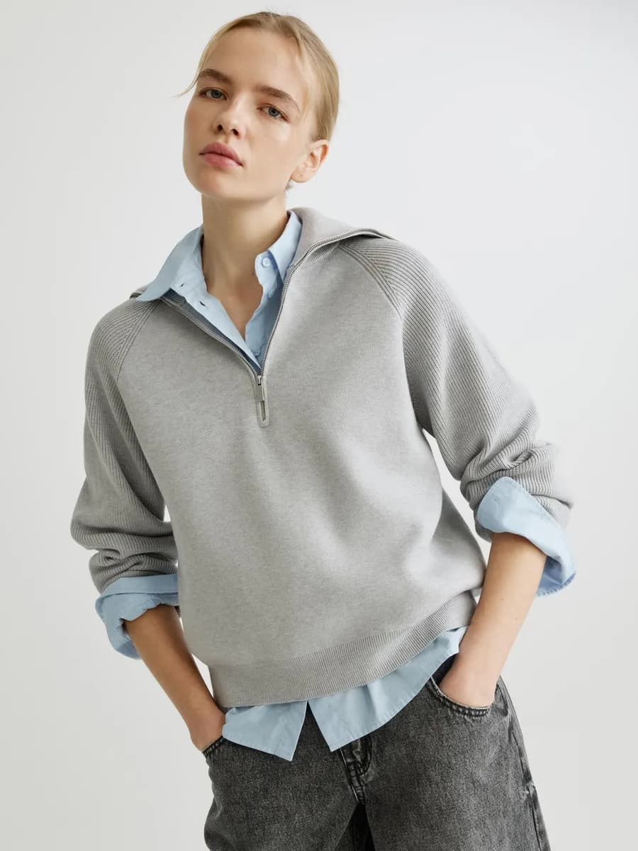 Вязаный женский джемпер на молнии