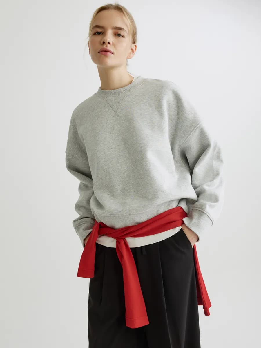 Укороченный женский свитшот оверсайз