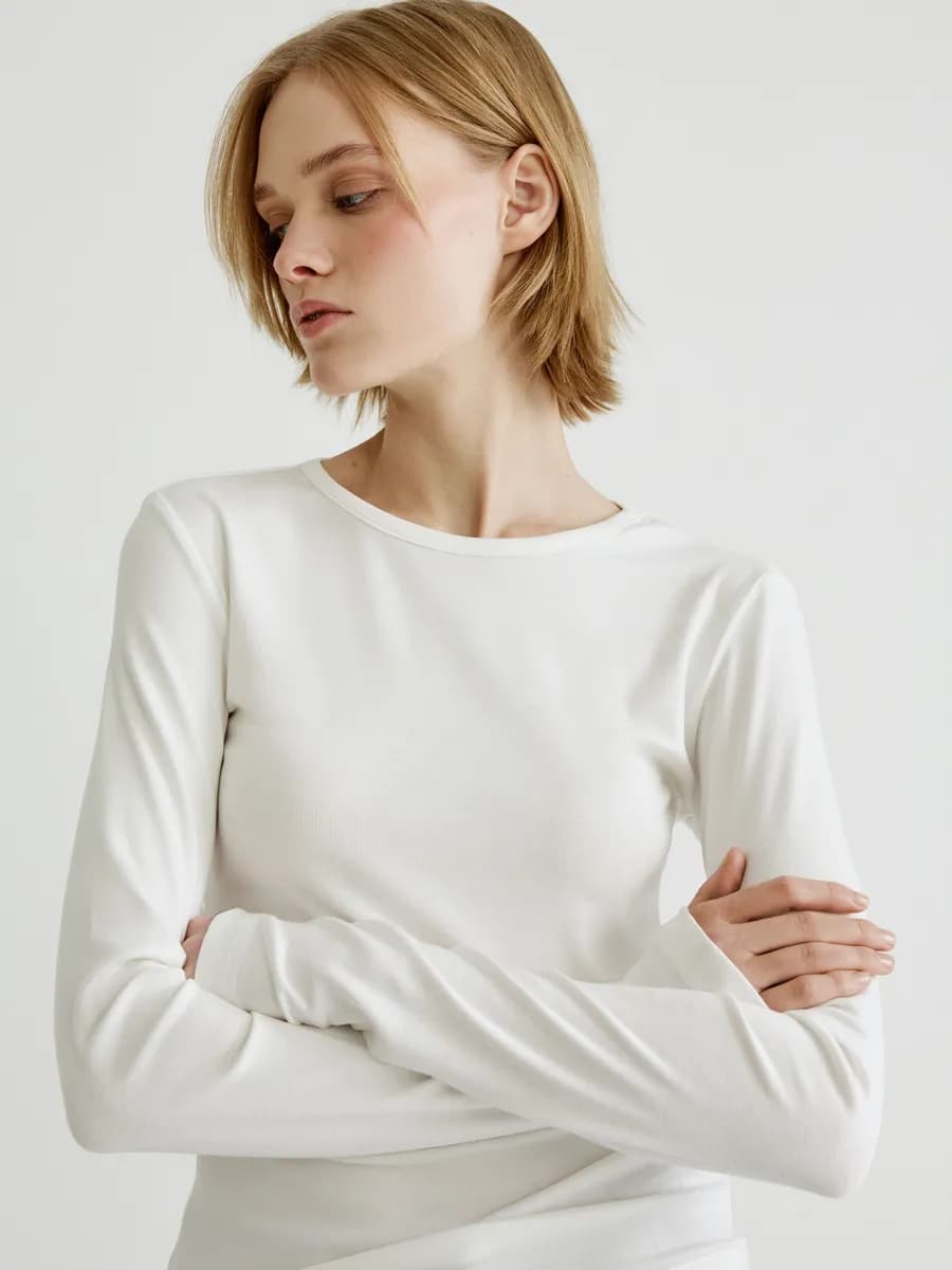 Базовый приталенный женский лонгслив