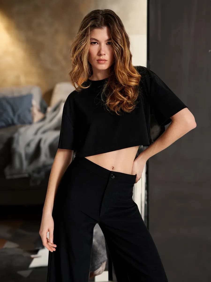 Футболка свободного кроя укороченная