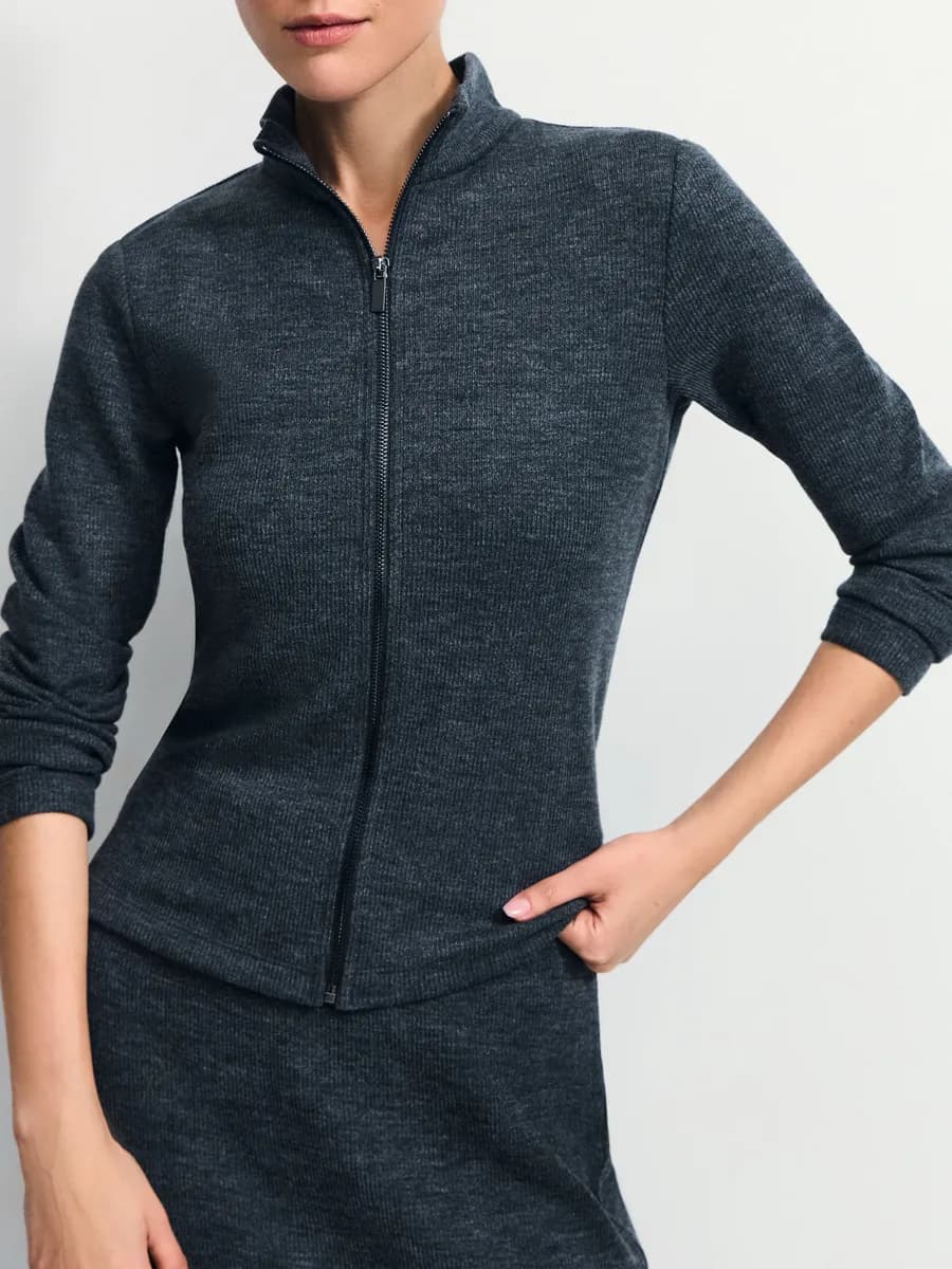 Джемпер тонкий на молнии теплый с длинным рукавом с горлом