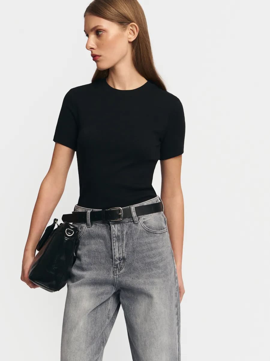 Женская футболка из хлопка однотонная