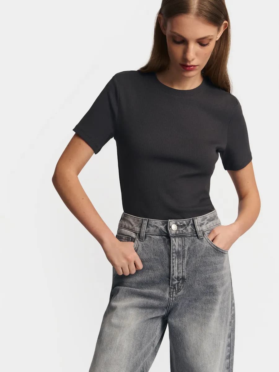 Женская футболка из хлопка однотонная