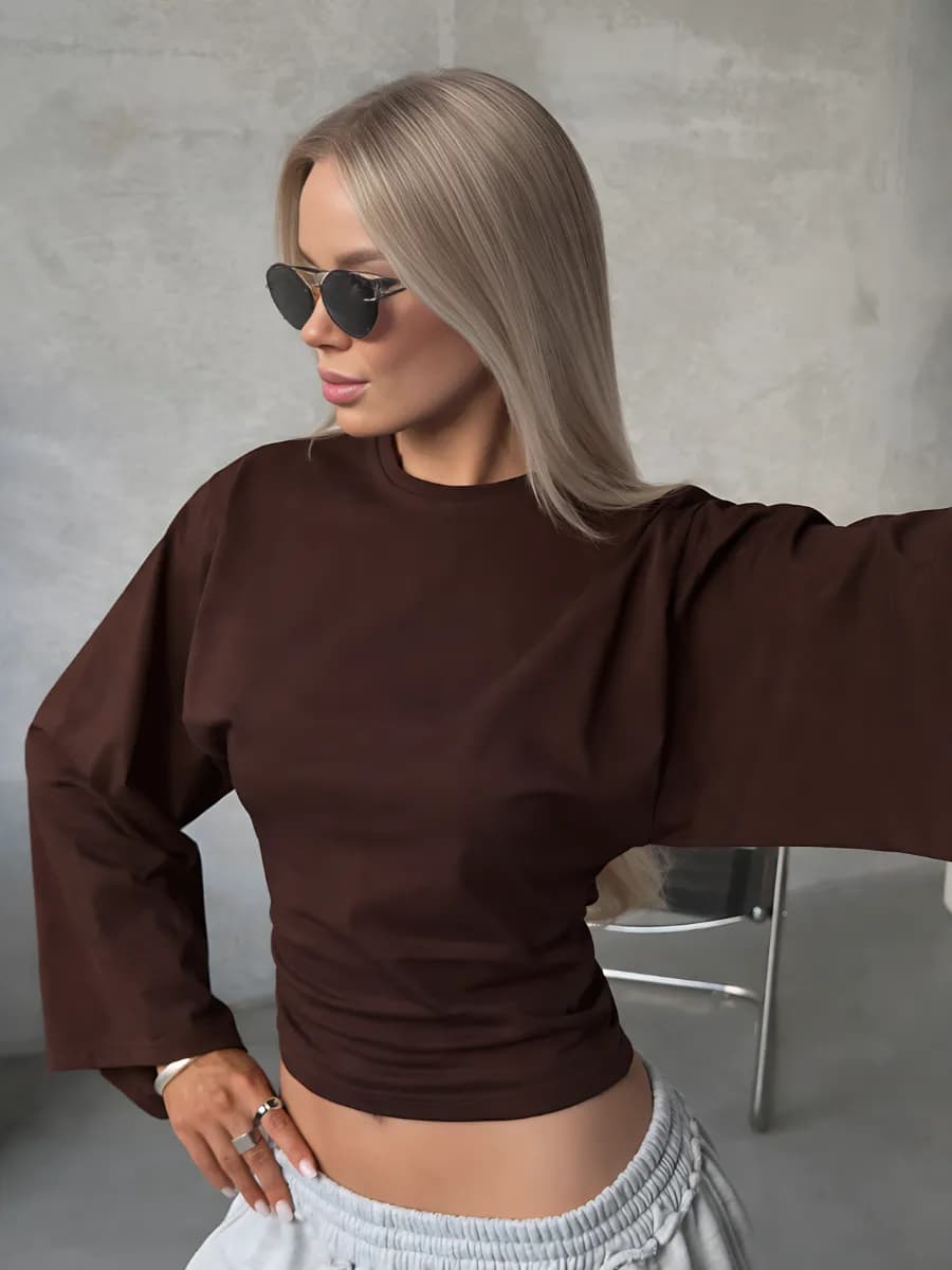 Лонгслив приталенный с широкими рукавами летучая мышь