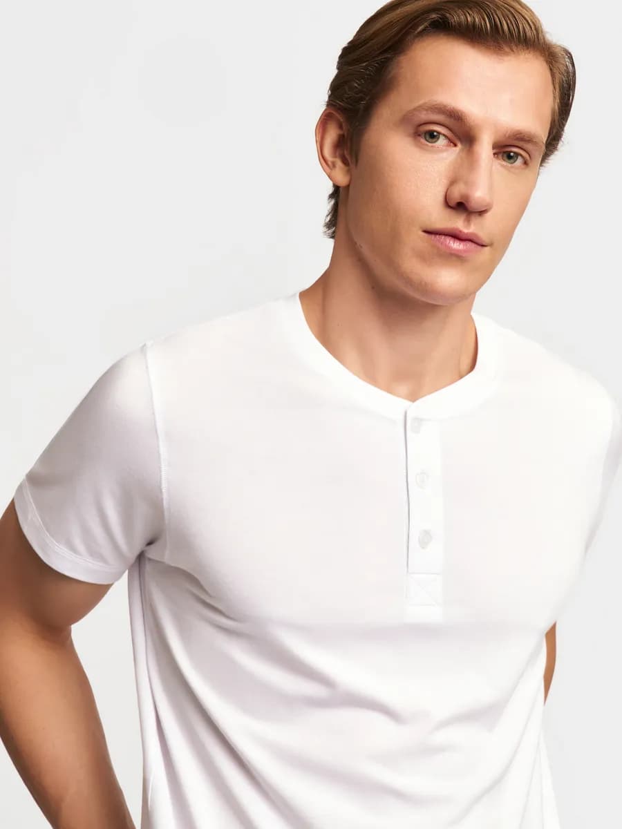 Мужская футболка хенли