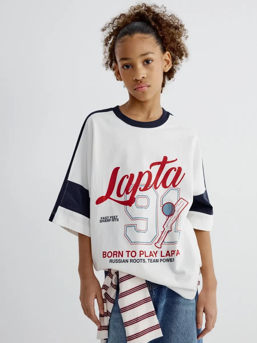 Футболка оверсайз в спортивном стиле с принтом