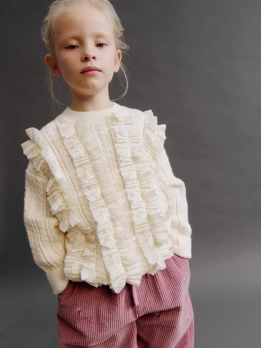 Вязаный джемпер нарядный с оборками